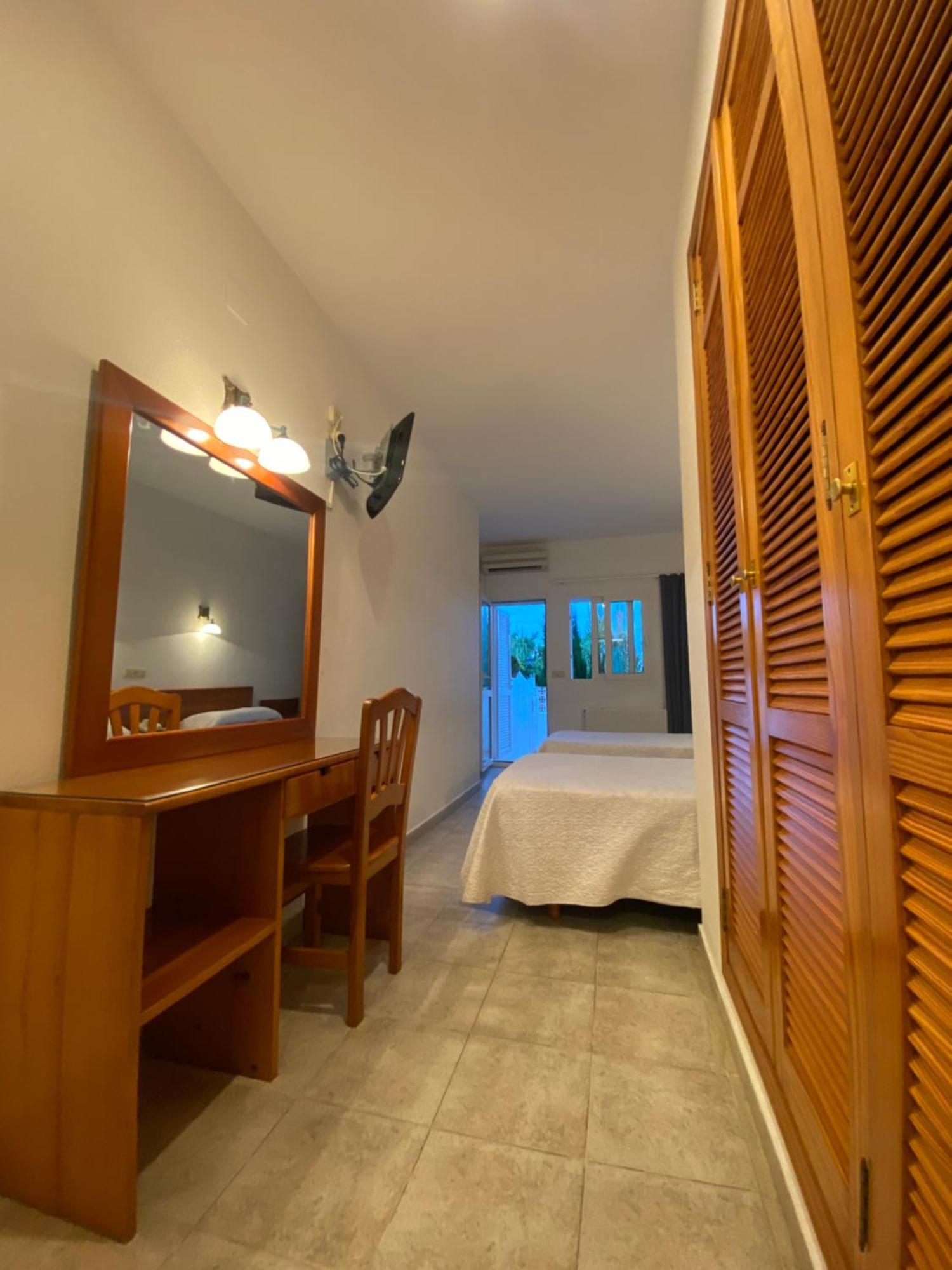 Hostal Blayet Valencia Exterior photo